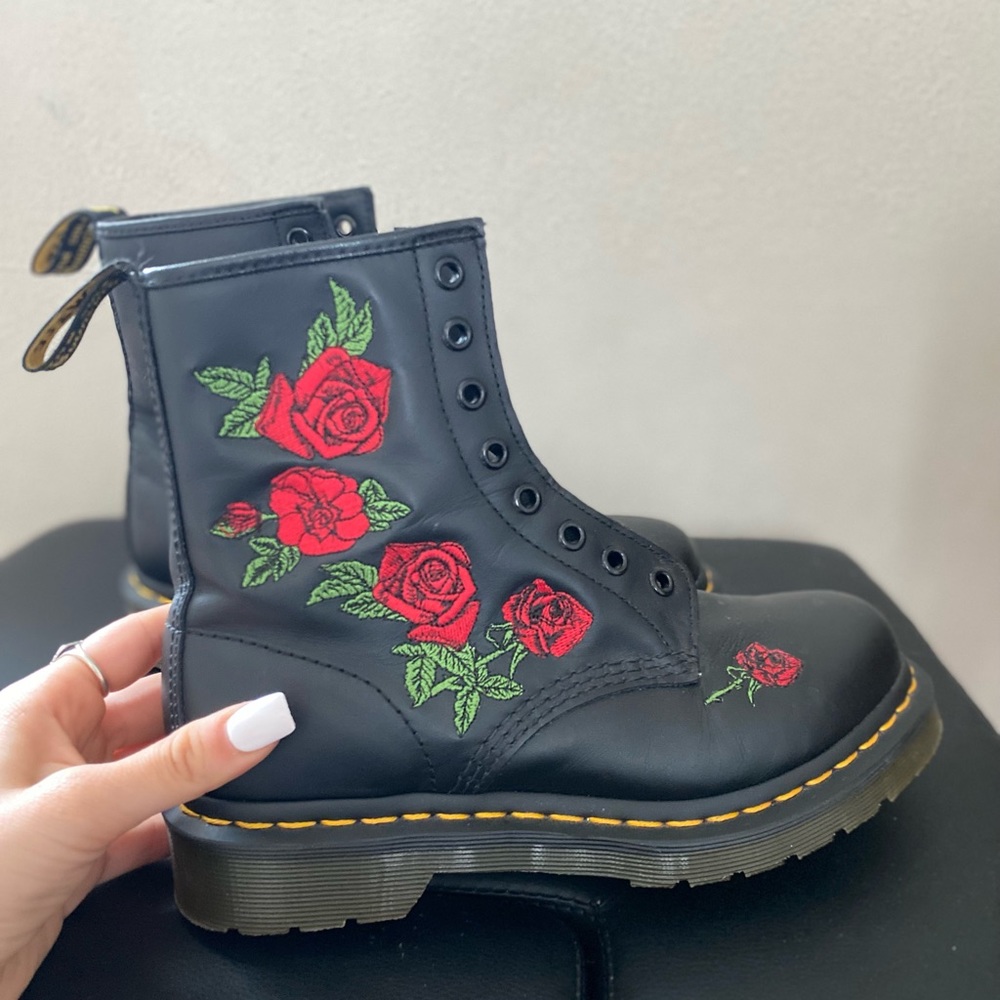 Dr martens size 7 but fit an 8 worn once but no laces